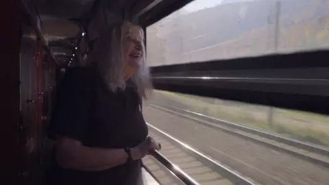 De ce mă cheamă Nora, când cerul meu e senin 2023