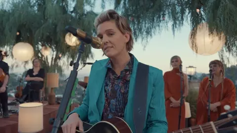 Brandi Carlile- In the Canyon Haze – Live from Laurel Canyon 2022